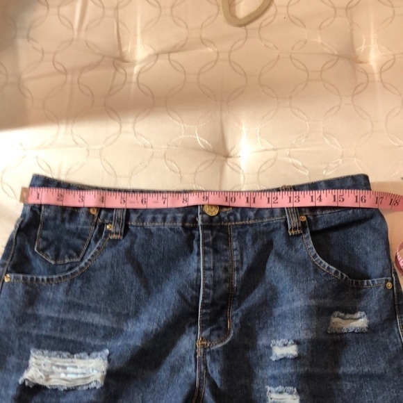 RANBEERI distressed jean shorts, size 11 - Picture 6 of 6
